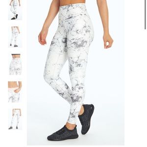 Marika Balance collection marble leggings